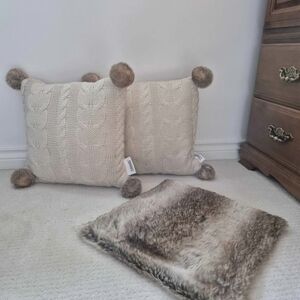 NWOT Cream Knit Pillows with Faux Fur Accents & Matching Fur Pillow